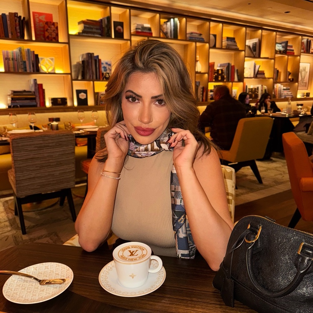 Meet your Posher, Jhenka